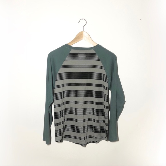 Quiksilver Striped Youth Shirt, Comfortable and Breathable - Picture 3 of 4